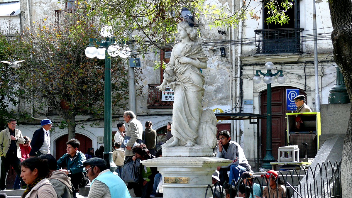 Bolivien - La Paz - Buntes Treiben in den Stadt am Plaza Murillo