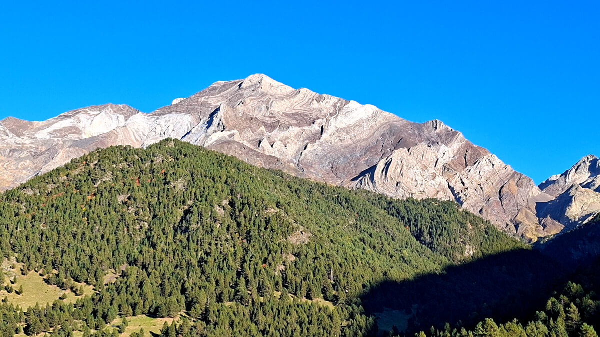 Blick zur Posets in den Pyrenaeen Blick zur Posets in den Pyrenaeen