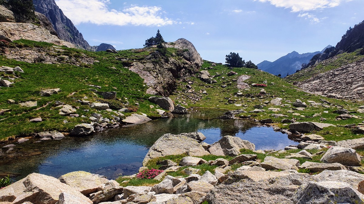 Wandern in den Pyrenäen - Seen, leichte Berge und unvergessliche Touren