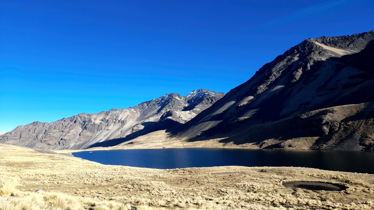 Wanderreise durch die unterschiedlichen Landschaftsformen in Bolivien. Wir starten in La Paz und entdecken die Yungas, Titicacasee, Potosi und den Salzsee Salar de Uyuni.