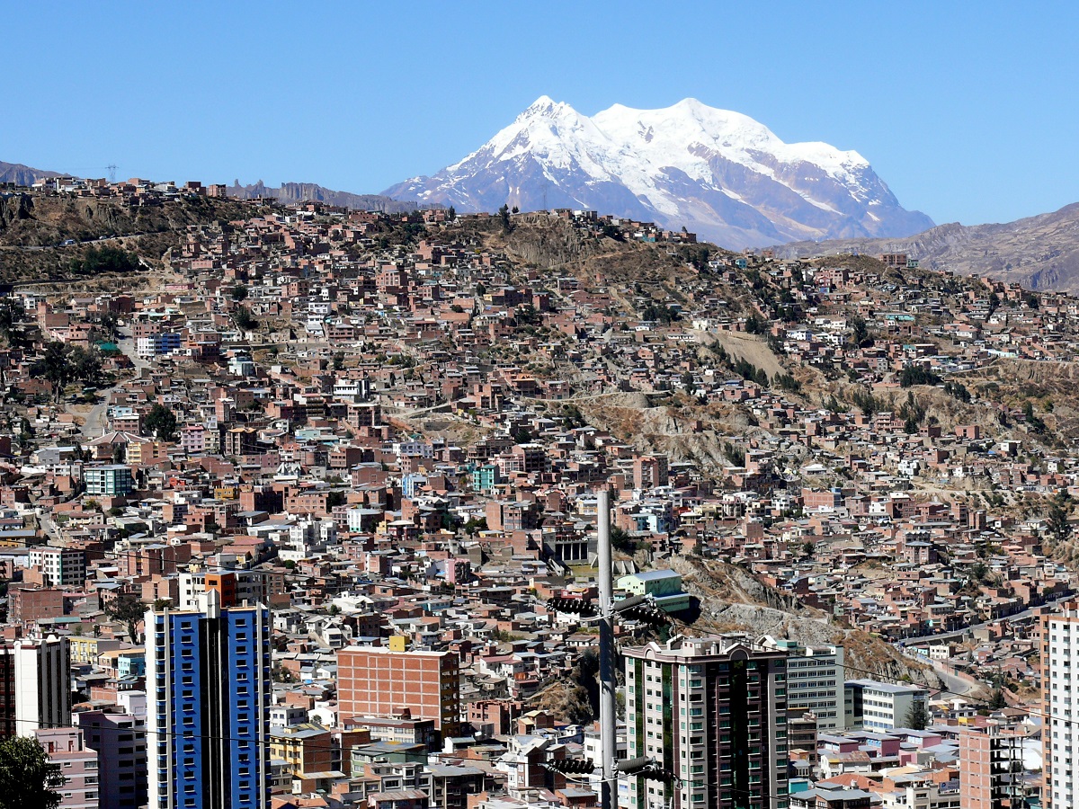 Bolivien   La Paz   Blick auf die Stadt mit dem Illimani im Hintergrund