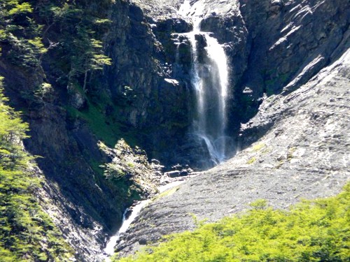 Wasserfall-Torres-del-Paine