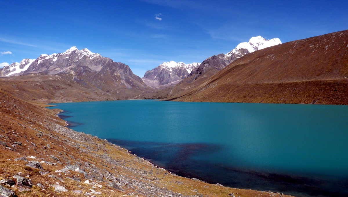 Laguna Singrinacocha Peru