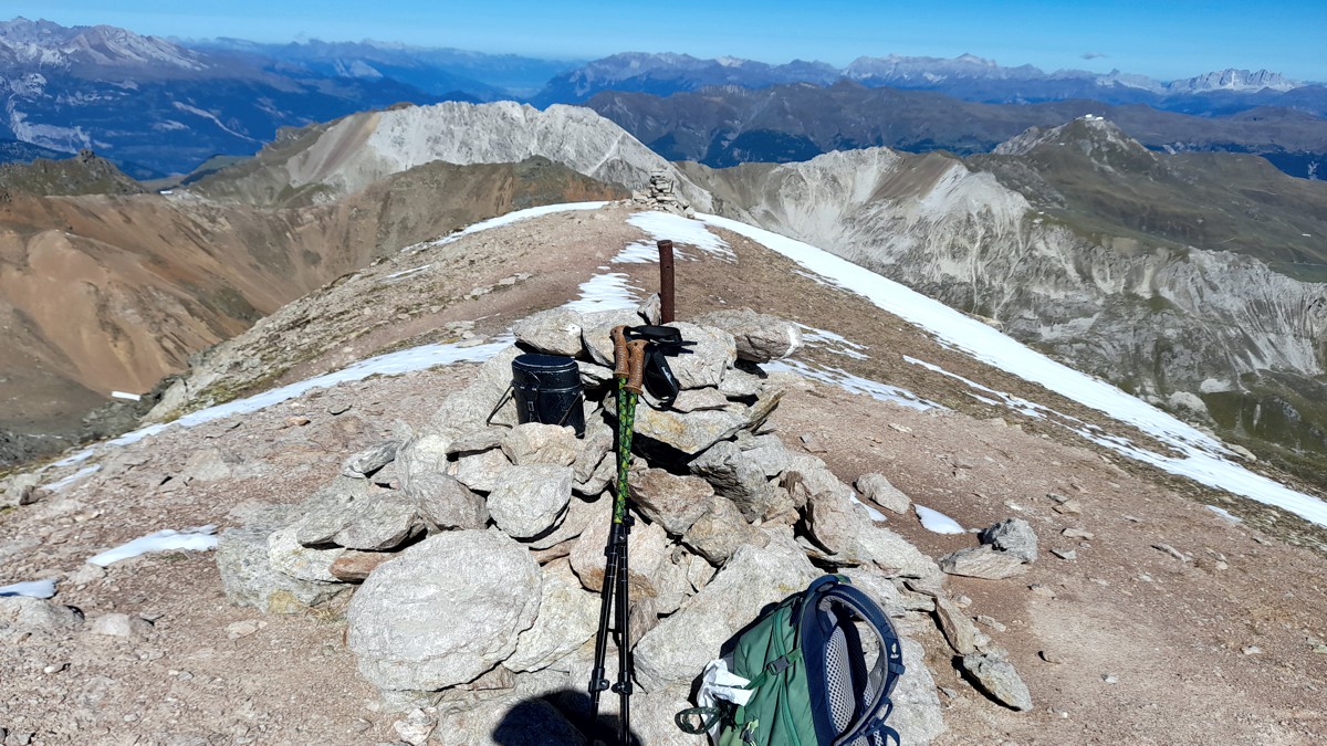 Wanderstöcke am Arosa Rothorn