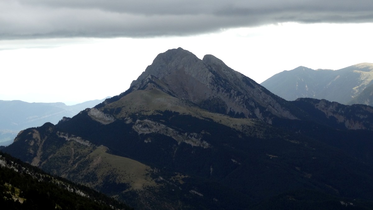 Pedraforca von der Sierra de Cadiin den Pyrenaeen